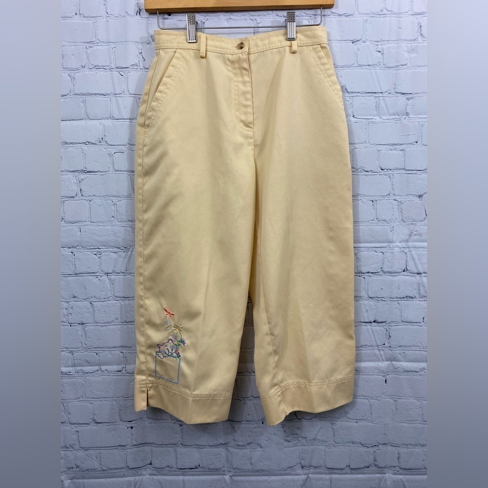Breckenridge Petite Womens Size 4 High Rise Yellow Cat Embroidered Capri Pants